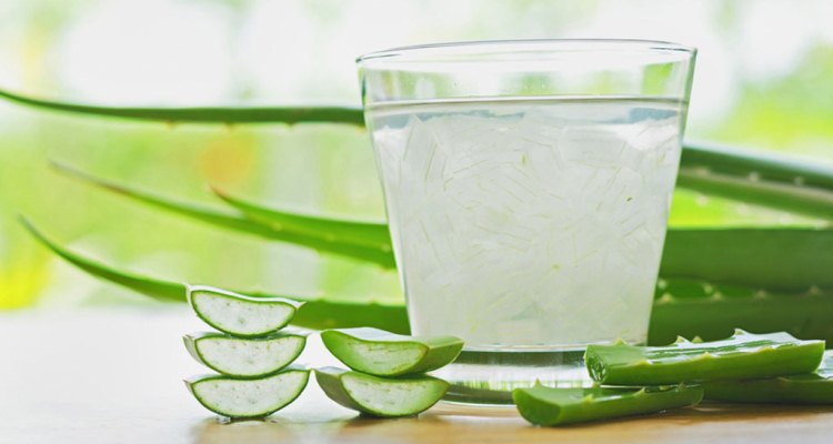 How to Make a Pack with Aloe Vera for Hair