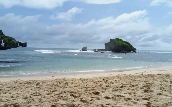 Ngandong Beach, Natural Beauty with Fun Activities in Gunung Kidul